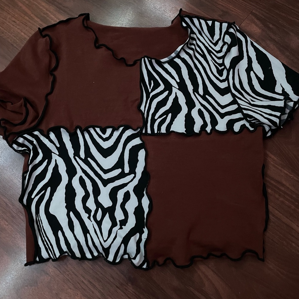 Cute top!!! Size medium
